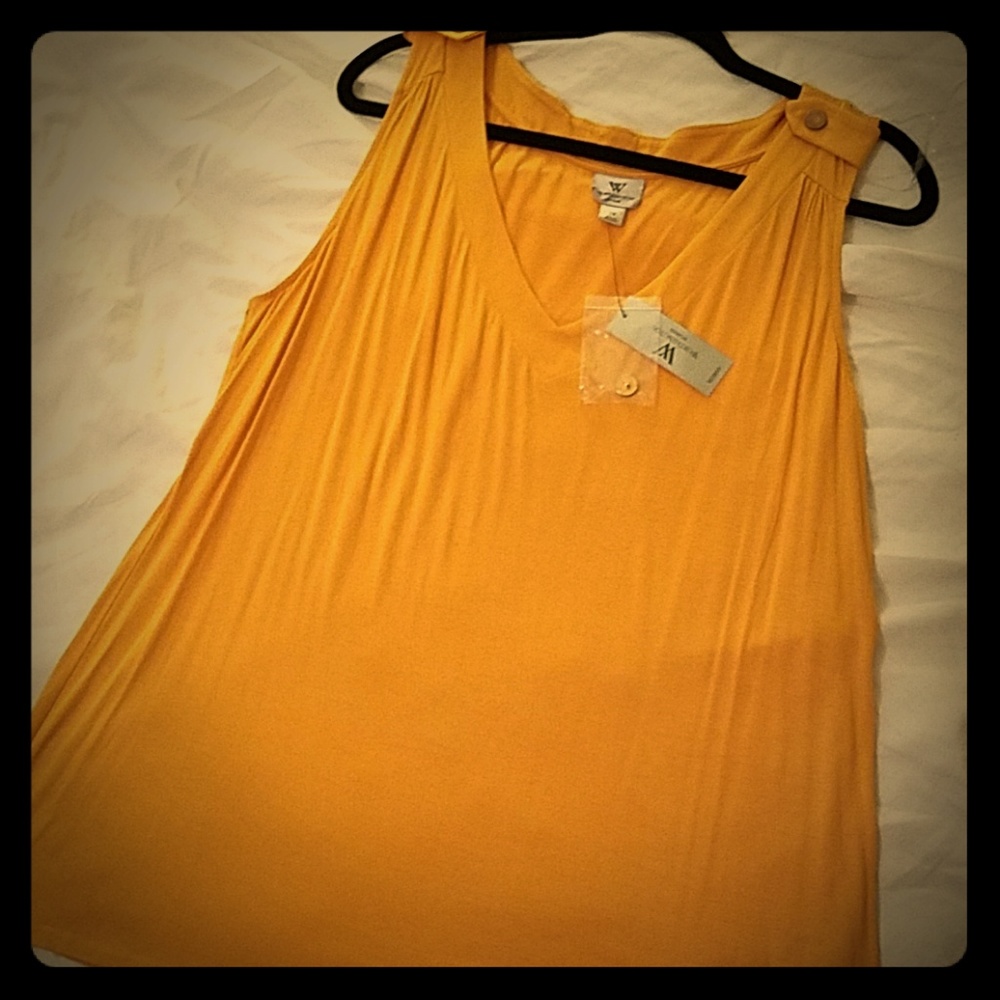 Beautiful mustard top